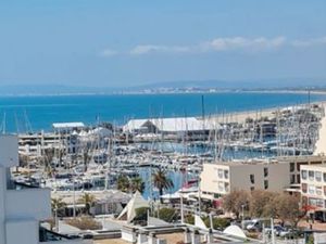 Vues mer panoramiques au centre-ville parking et ascenseur