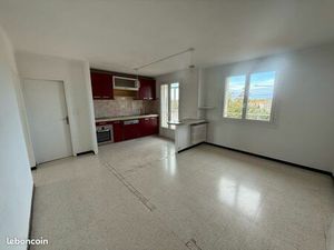 Appartement centre-ville  Le Pontet  84  130