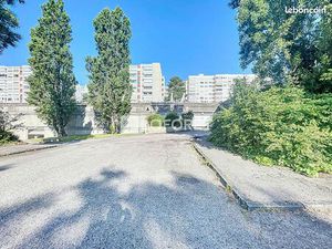 Parking/box 14 m² CALUIRE ET CUIRE