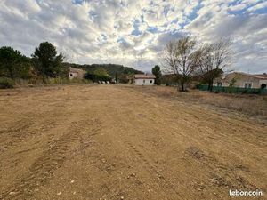 Terrain constructible et viabilisé de 4 376 m²