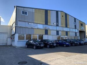 Local industriel 2 245 m²