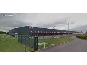 Local industriel 64 128 m²