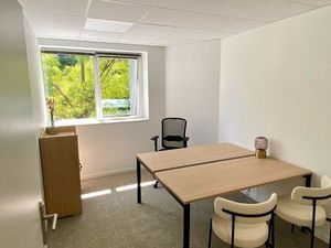Bureau individuel meublé - 11 m2