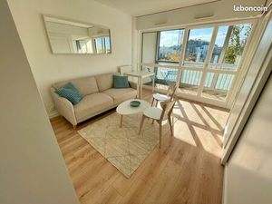 Deux pièces état neuf  proche commerces et transport