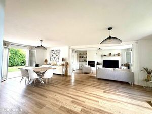 Maison 7 pièces  4 chambres  entièrement rénovée à Morainvilliers