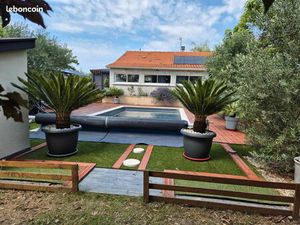 Ensemble immobilier de plein pied située dans un environnement calme sans vis à vis