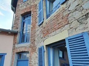 Logement T3 avec grange et jardin dans le bourg de Renaison