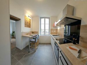 Location T2 meublé (32m²)  batisse de charme  refait à neuf  2 places de parking et cellie