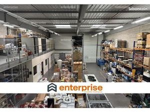 Local bureaux 940 m²