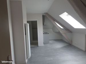 A louer studio 2 ème étage hyper centre AMBOISE