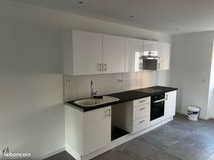 Appartement F3 rénové plein centre-ville