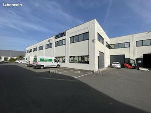 Local bureaux 900 m²
