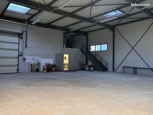 Local industriel 324 m²