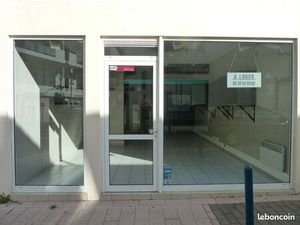 Local commercial 40 m2 centre challans 850