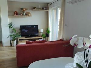 Appartement rénové de 76 m² avec terrasse et parking – Réalmont