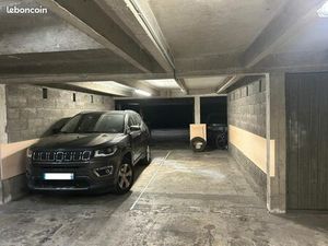 Parking à Nantes - Beauséjour : Place de stationnement auto-voiture sécurisée  couverte