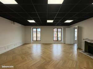 Local bureaux 168 m²