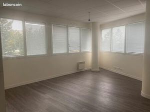 Bureau / pièce dans cabinet paramédical