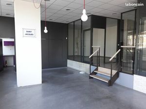 Local commercial avec vitrine