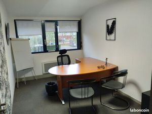 A louer bureau de 14 m2 meublé et décoré à Elancourt/Trappes