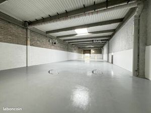 Local d'activité 880 m²
