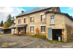 Coprs de ferme avec source  terrain 2300m2