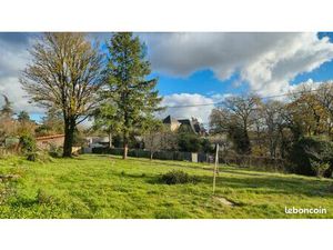 St Benoit - Terrain 967m² - Proche Bourg - avec Permis de Construire