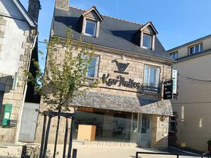 Emplacement numéro 1  charges comprises