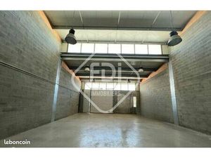 Local d'activité 240 m²
