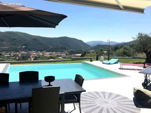 Magnifique villa contemporaine avec vue