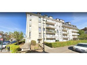 Grand F2 De 52m2 proche pont Limay