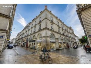 PLACE ROYALE - Bureaux de prestige dans le centre historique