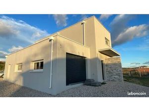 Maison récente à toit plat de 220 m2 dont 175 m2 habitable