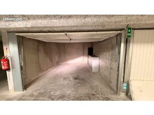 Box de 19 m2 dans immeuble sécurisé à Oullins centre-ville