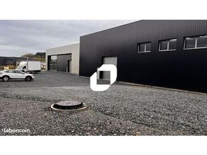 Local d'activité 930 m²