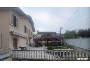 Grand T4 (triplex RdC-1e-2e) 120 m2 dans maison  terrasse + piscine privées  jardin partag