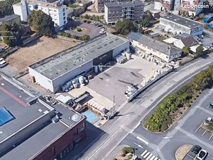 Local d'activité 918 m²