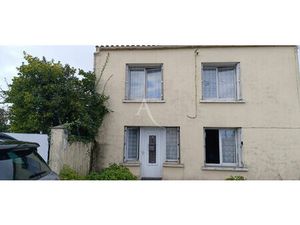 MAISON A RENOVER AVEC GARAGE ET BEAU TERRAIN