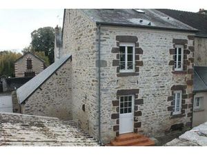 Immeuble de rapport 2 appartements + garages+terrain