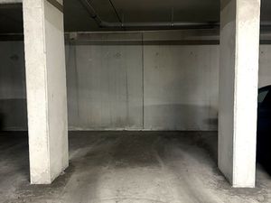 ST GINIEZ/ Avenue de Mazargues: Emplacement de Parking boxab