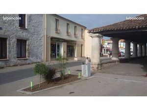 Grand local commercial centre bourg de moutiers les Maufaits