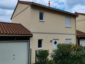 Maison avec garage et terrain