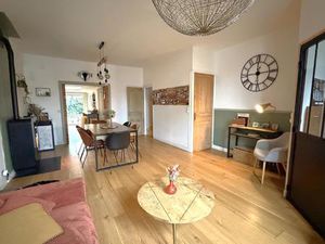 Maison mitoyenne avec 3 chambres  bureau  cave et exterieur