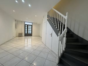 VILLENEUVE SUR LOT  Maison de ville d'environ 92 m2 avec 3 c