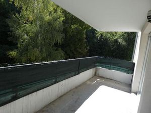 T2 lumineux avec balcon  cave et garage