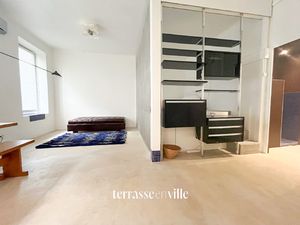 13004  Longchamp  T1 meublé 37m2  cour commune / 705 EUR