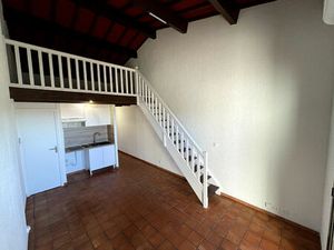 À louer - Studio + mezzanine avec terrasse  aperçu mer et garage à Carro