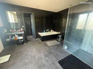 Local 12m2 pour HIT SPA