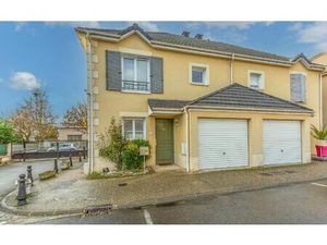 Location maison  85.35 m² T-5 à Crosne  1 490 €