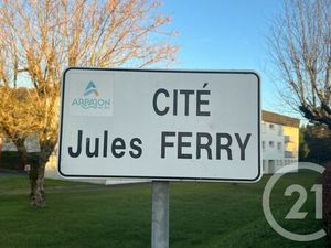 Appartement F4 à vendre - 4 pièces - 75 m2 - Arpajon Sur Cere - 15 - AUVERGNE